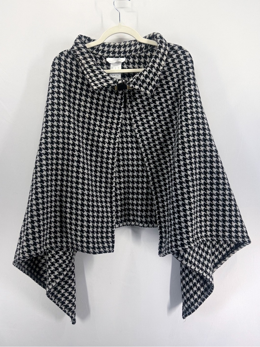 HUGO BOSS Italy Wool Blend Black White Houndstooth Cape Poncho Toggle Closure